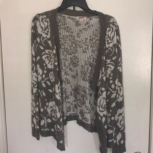 Grey and white knitted sweater/cardigan